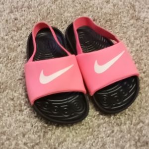 Pink toddler nike slides 8c